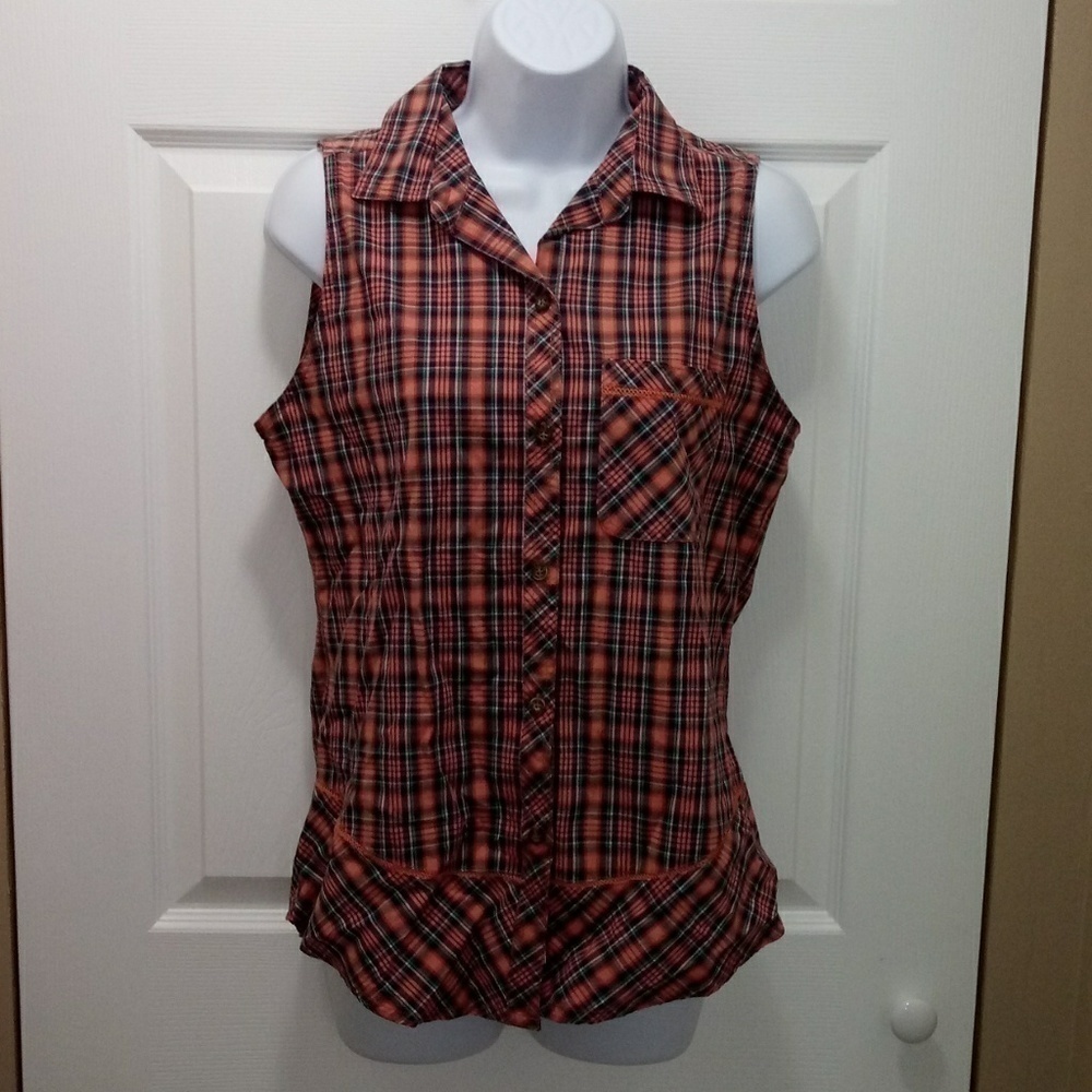 Woolrich‎ sleeveless top.